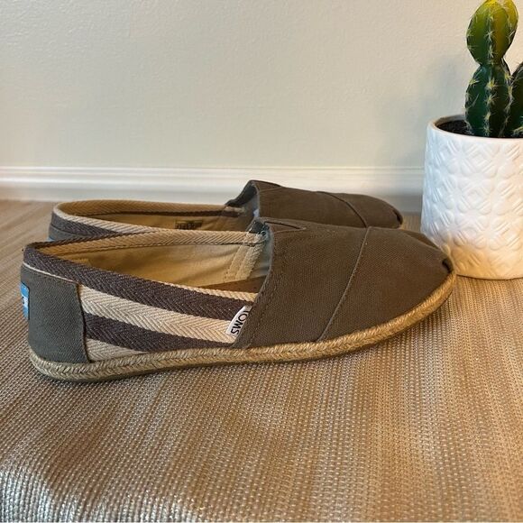 TOMS Womens Classic, Grey, stripe, Slip-Ons University shoes, size 8.5 - Picture 2 of 15